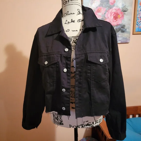 Brandy Melville J. Galt Cropped Black Denim Jacket, Raw Edge Hem, EUC, S - Picture 2 of 14